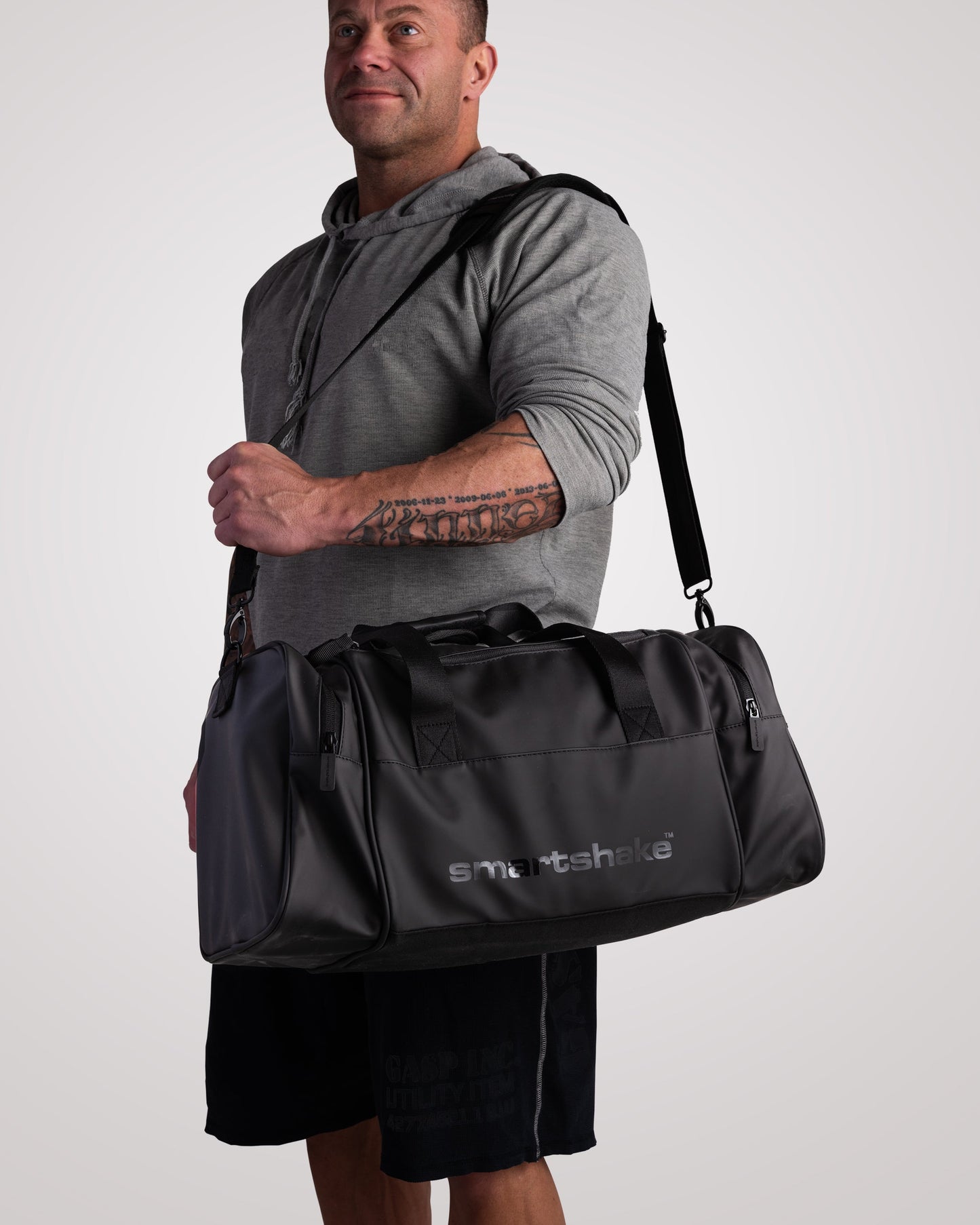 gym-bag-black-o8 Smartshake_GymBag_Black_lifestyle2.jpg