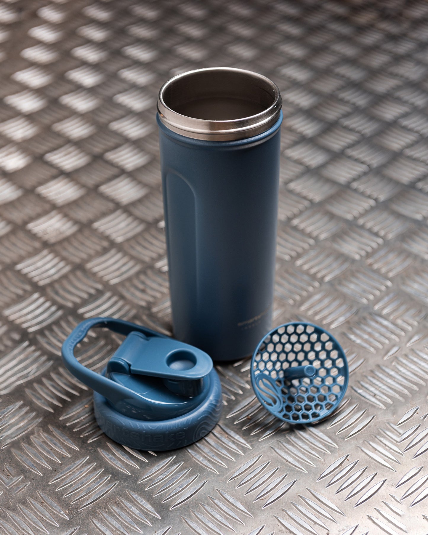 insulated-steel-shaker-faded-blue-q5 Smartshake_Insulated_Steel_Faded_Blue_Lifestyle.jpg