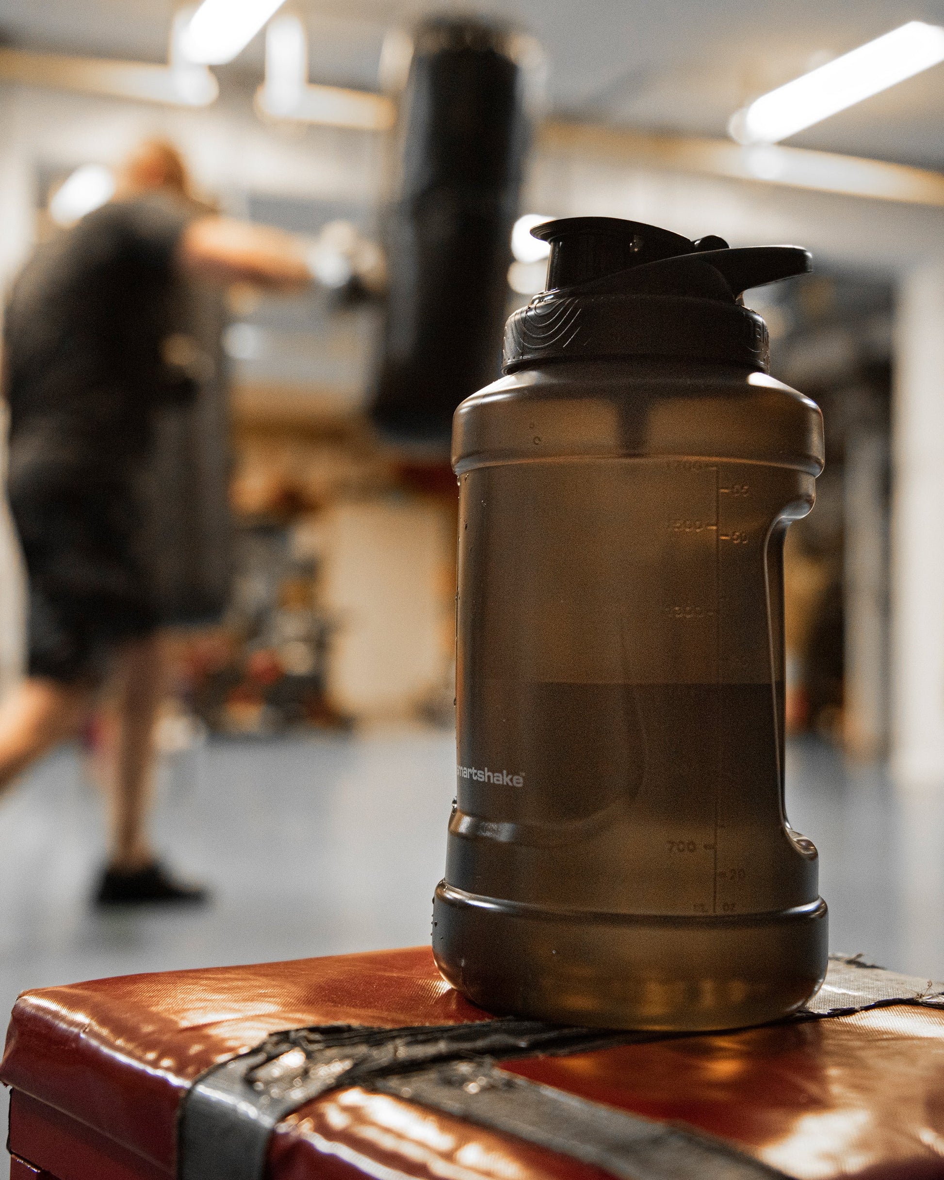 ultimate-jug-black-r9 Smartshake_Ultimate_Jug_black_lifestyle2w.jpg